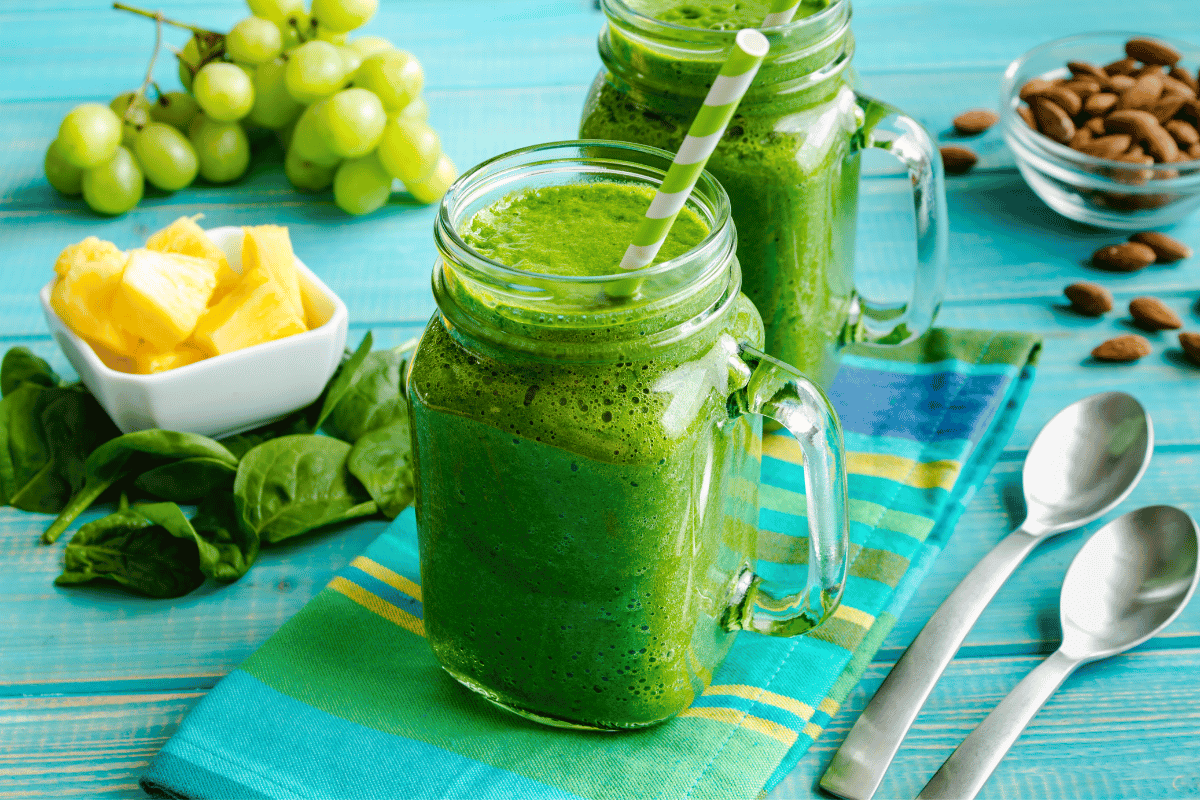 Spinach And Pineapple Green Smoothie Recipe: A Detoxifying Elixir